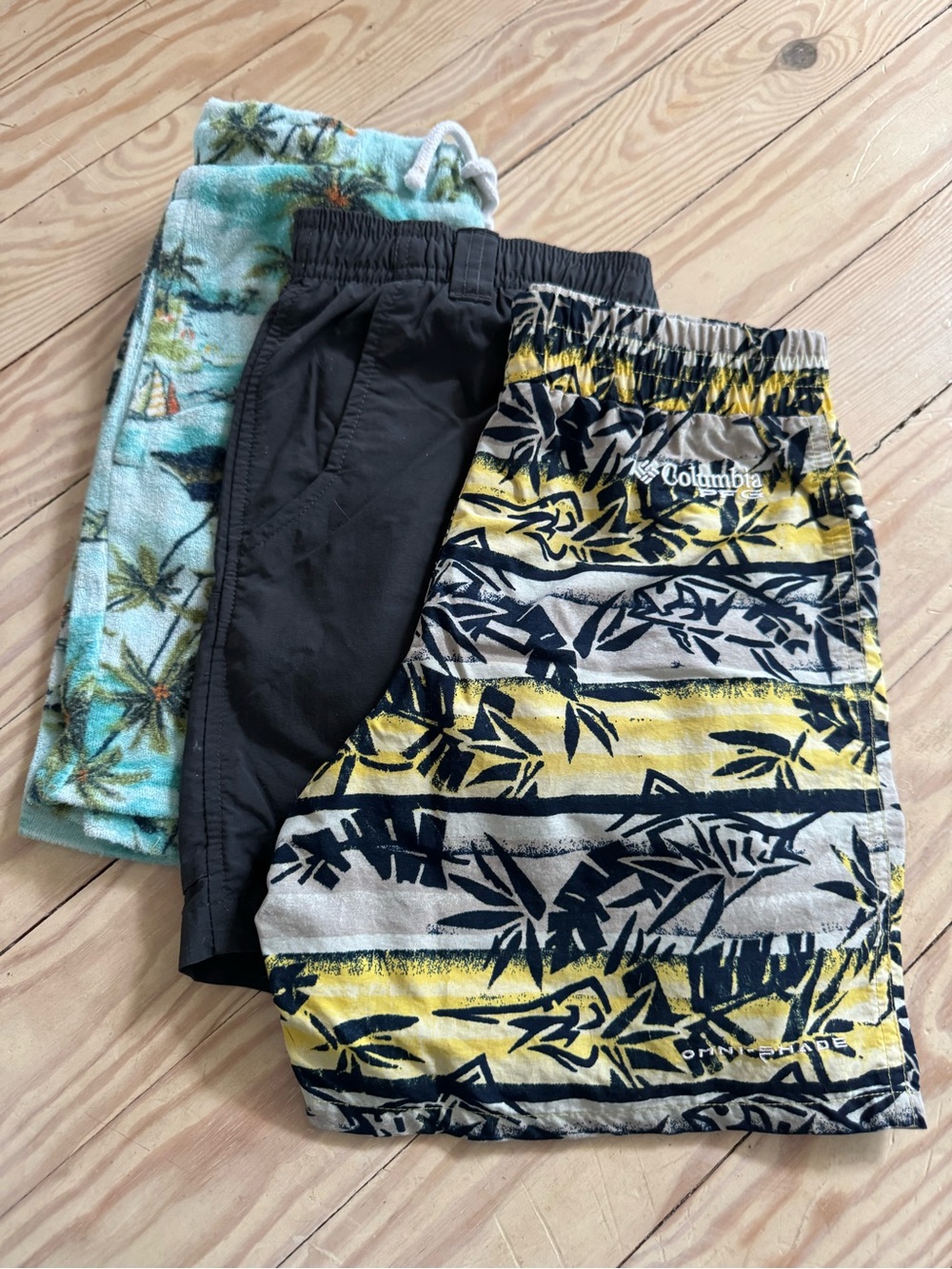 Columbia Boys' solid and Tropical Stripe Swim / Old Navy Post Swim Short bundle